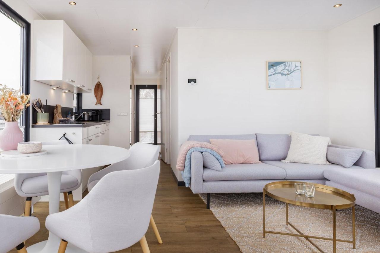 Houseboat Agua Dolce met tuin Villa Offingawier Bagian luar foto